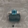 The "Carina" ring in 14k white gold with 1.53-Carat Montana Sapphire