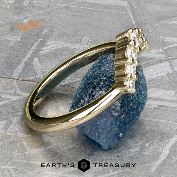 The "Vienne" band in 14k yellow gold The "Vienne" band in 14k yellow gold