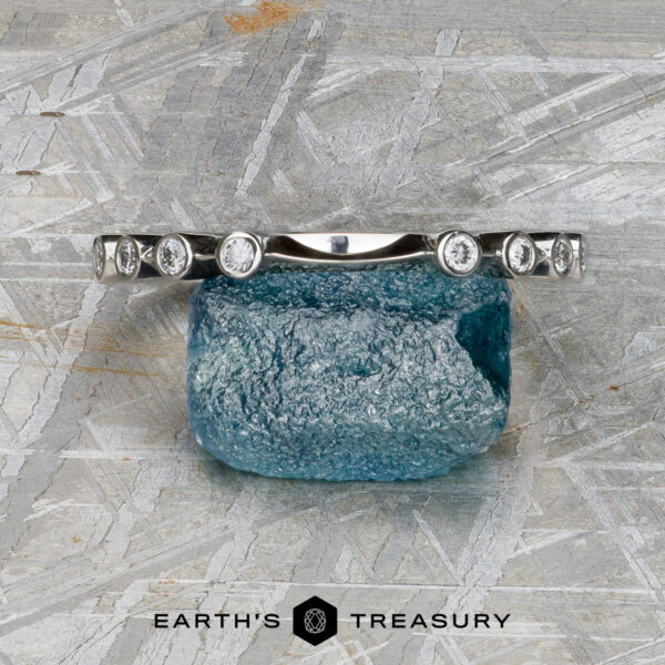 The "Cassiopeia" band in platinum The "Cassiopeia" band in platinum