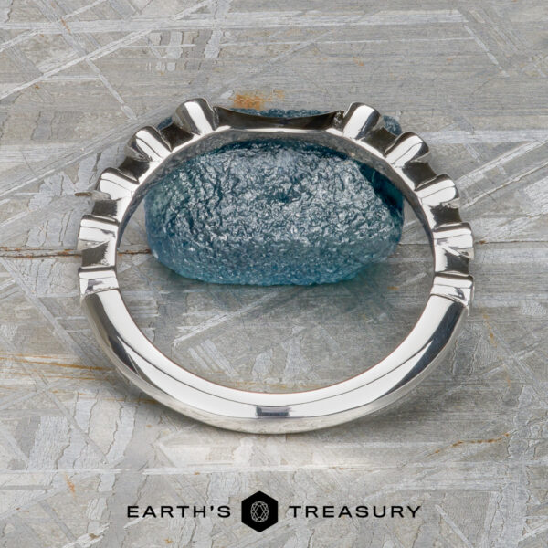 The "Cassiopeia" band in platinum The "Cassiopeia" band in platinum