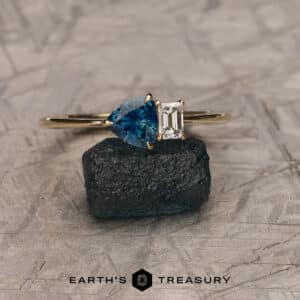 The "Toi et Moi" Emerald-Cut in 14k yellow gold with 0.90-carat Montana sapphire