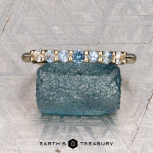 The "Yonne" band in 14K yellow gold