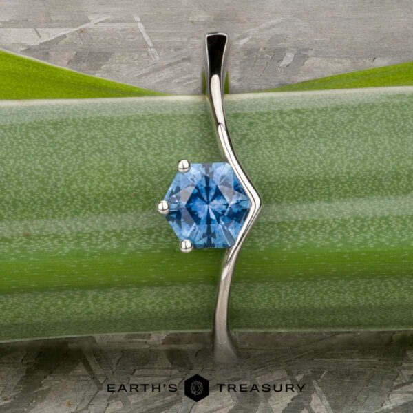 The "Ruenna" Ring in platinum with 0.68-Carat Montana Sapphire The "Ruenna" Ring in platinum with 0.68-Carat Montana Sapphire