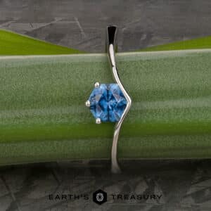 The "Ruenna" Ring in platinum with 0.68-Carat Montana Sapphire