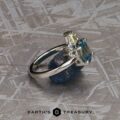 The “Mermesa” ring in platinum with 2.02-Carat Montana Sapphire