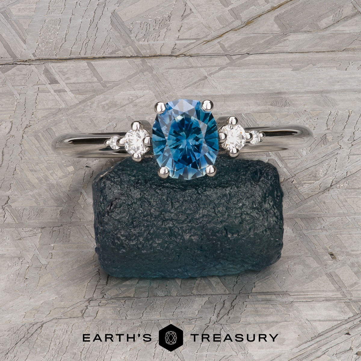 The “Selene” Ring in platinum with 0.84-Carat Montana Sapphire