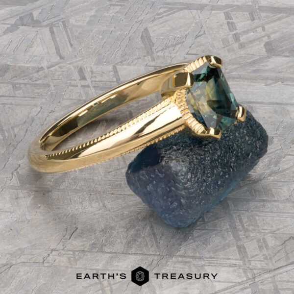 The "Narcissus" in 18k yellow gold with 1.27-carat Australian sapphire The "Narcissus" in 18k yellow gold with 1.27-carat Australian sapphire