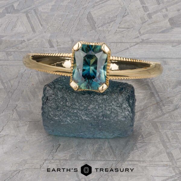 The "Narcissus" in 18k yellow gold with 1.27-carat Australian sapphire The "Narcissus" in 18k yellow gold with 1.27-carat Australian sapphire