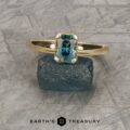 The "Narcissus" in 18k yellow gold with 1.27-carat Australian sapphire