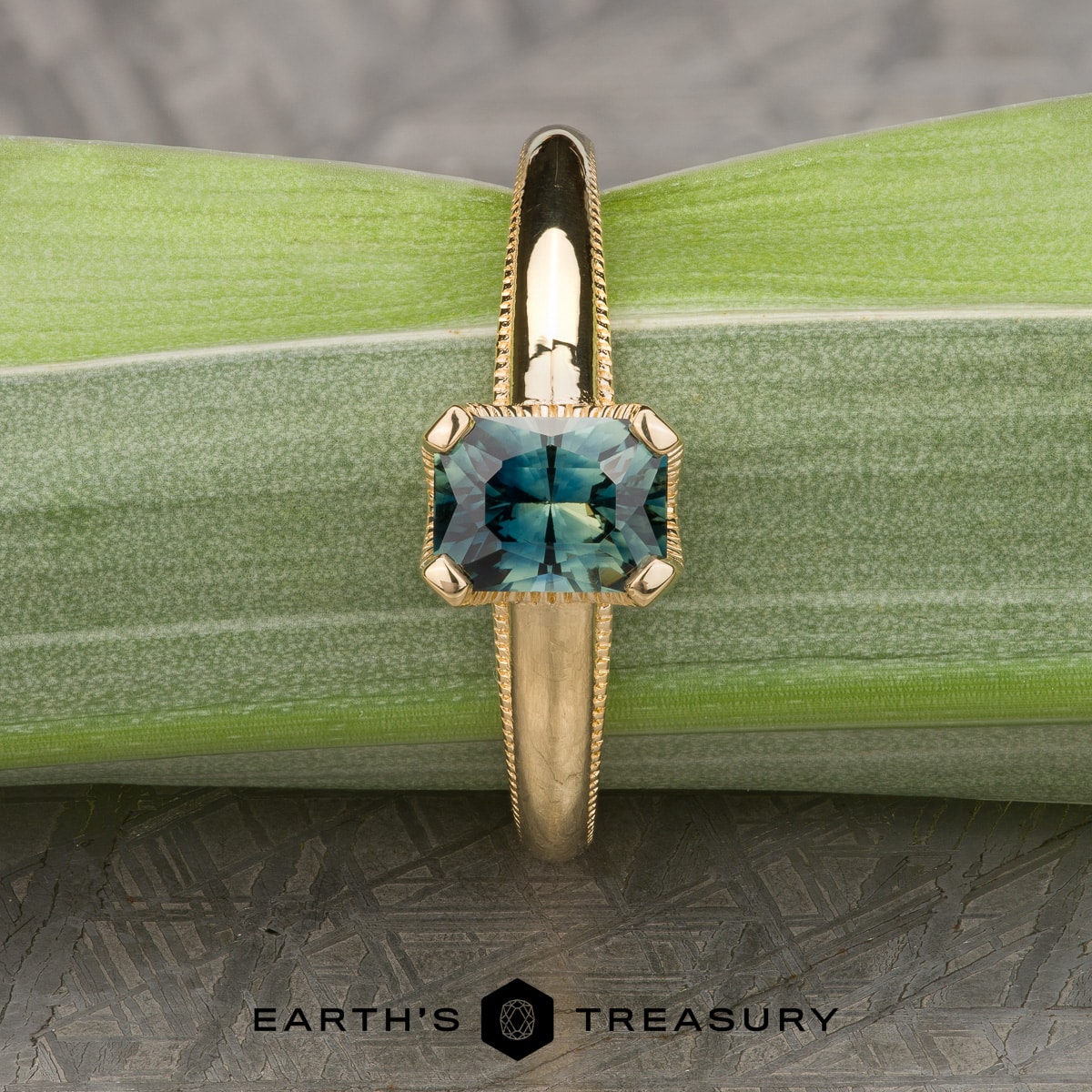The "Narcissus" in 18k yellow gold with 1.27-carat Australian sapphire