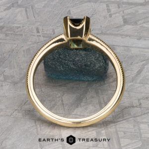 The "Narcissus" in 18k yellow gold with 1.27-carat Australian sapphire