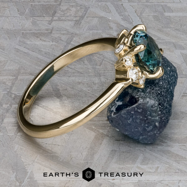 The "Lipara" ring in 14k yellow gold with 1.60-carat Montana sapphire The "Lipara" ring in 14k yellow gold with 1.60-carat Montana sapphire