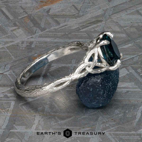 The “Guinevere” ring in platinum with 2.13-carat Montana sapphire The “Guinevere” ring in platinum with 2.13-carat Montana sapphire