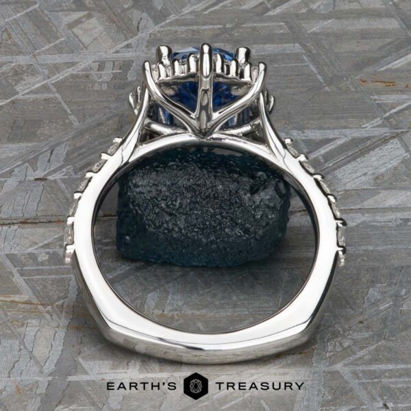 The "Lorelei" ring in platinum with 3.59-carat Ceylon sapphire The "Lorelei" ring in platinum with 3.59-carat Ceylon sapphire
