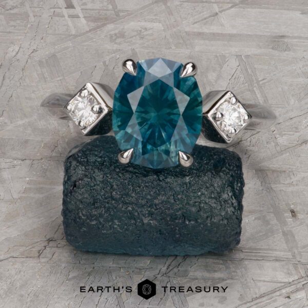 The “Harmonia” in 18k white gold with 2.44-Carat Montana sapphire The “Harmonia” in 18k white gold with 2.44-Carat Montana sapphire
