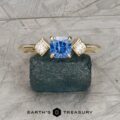 The "Harmonia" in 18k yellow gold with 0.73-Carat Montana sapphire
