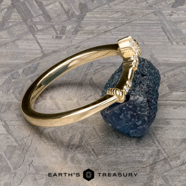 The "Cordelia" band in 14k yellow gold The "Cordelia" band in 14k yellow gold