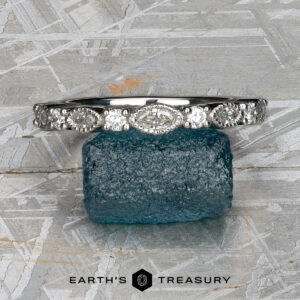 The "Paeonia" band in platinum