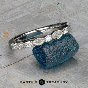 The "Paeonia" band in platinum