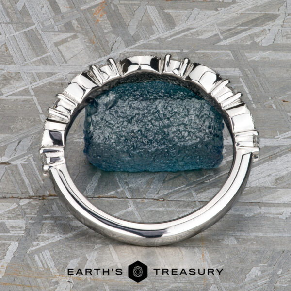 The "Paeonia" band in platinum The "Paeonia" band in platinum