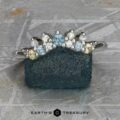The "Leyre" band in platinum