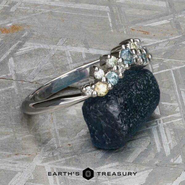 The "Leyre" band in platinum The "Leyre" band in platinum