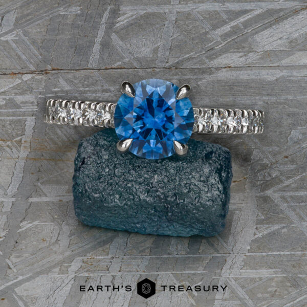 The "Marina" ring in platinum with 1.79-carat Montana sapphire The "Marina" ring in platinum with 1.79-carat Montana sapphire