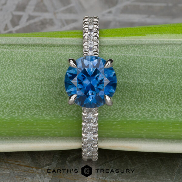 The "Marina" ring in platinum with 1.79-carat Montana sapphire The "Marina" ring in platinum with 1.79-carat Montana sapphire