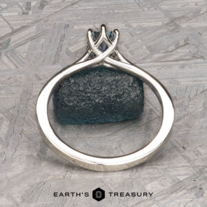 The "Elenin" ring in platinum with 0.93-carat Montana sapphire