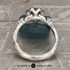 The “Magnolia” Ring in platinum with 1.59-Carat Montana Sapphire