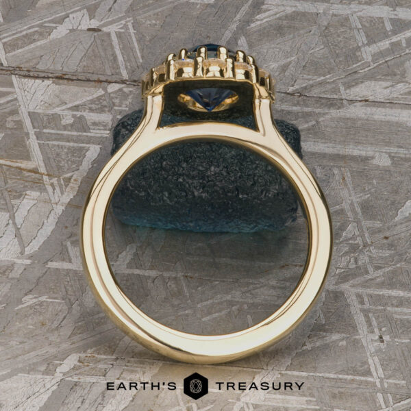 The "Elaine" ring in 18k yellow gold with 1.64-carat Montana sapphire The "Elaine" ring in 18k yellow gold with 1.64-carat Montana sapphire