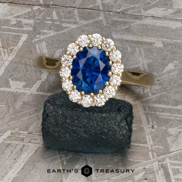 The "Elaine" ring in 18k yellow gold with 1.64-carat Montana sapphire The "Elaine" ring in 18k yellow gold with 1.64-carat Montana sapphire