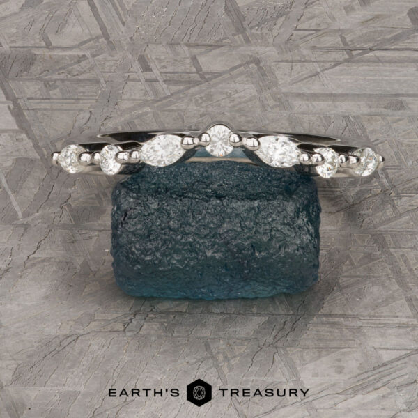 The "Cattleya" band in platinum The "Cattleya" band in platinum
