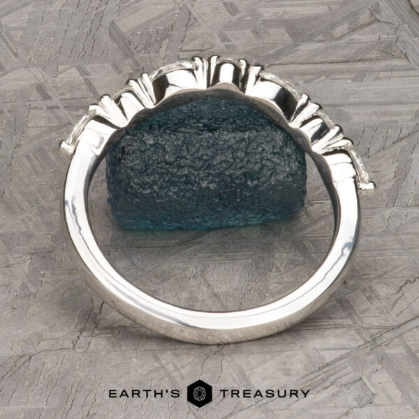 The "Cattleya" band in platinum The "Cattleya" band in platinum