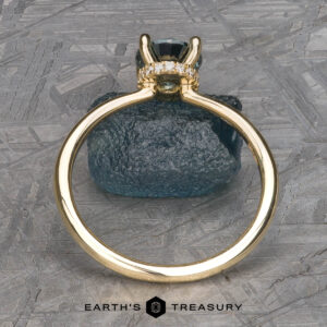 The "Felicia" ring in 14k yellow gold with 1.12-carat Montana sapphire
