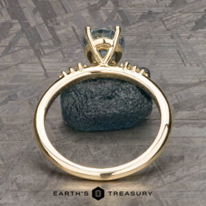 The "Paloma" ring in 14k yellow gold with 1.85-carat Montana sapphire
