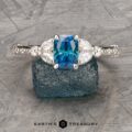 The Ornate "Cattleya" ring in platinum with 1.49-carat Montana sapphire