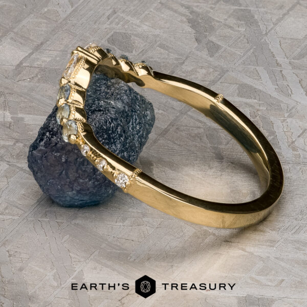 The ornate "Cattleya" band in 18k yellow gold The ornate "Cattleya" band in 18k yellow gold