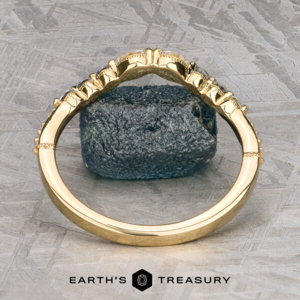 The ornate "Cattleya" band in 18k yellow gold The ornate "Cattleya" band in 18k yellow gold