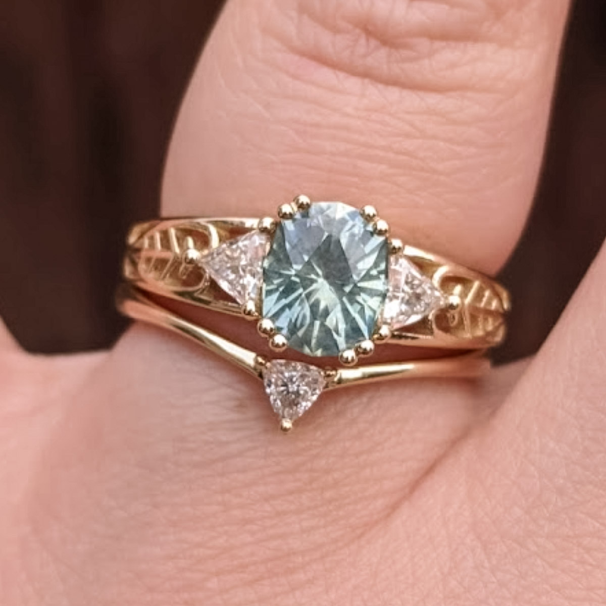 The "Sylva" ring in 14K yellow gold with 1.62-Carat Montana Sapphire