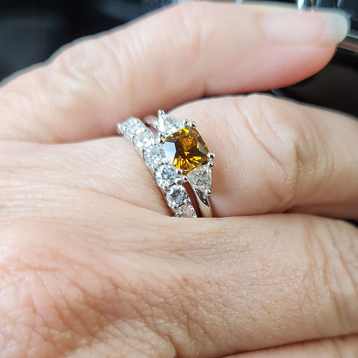 The "Rhiannon" ring in 18K white gold with 0.98-carat Montana sapphire
