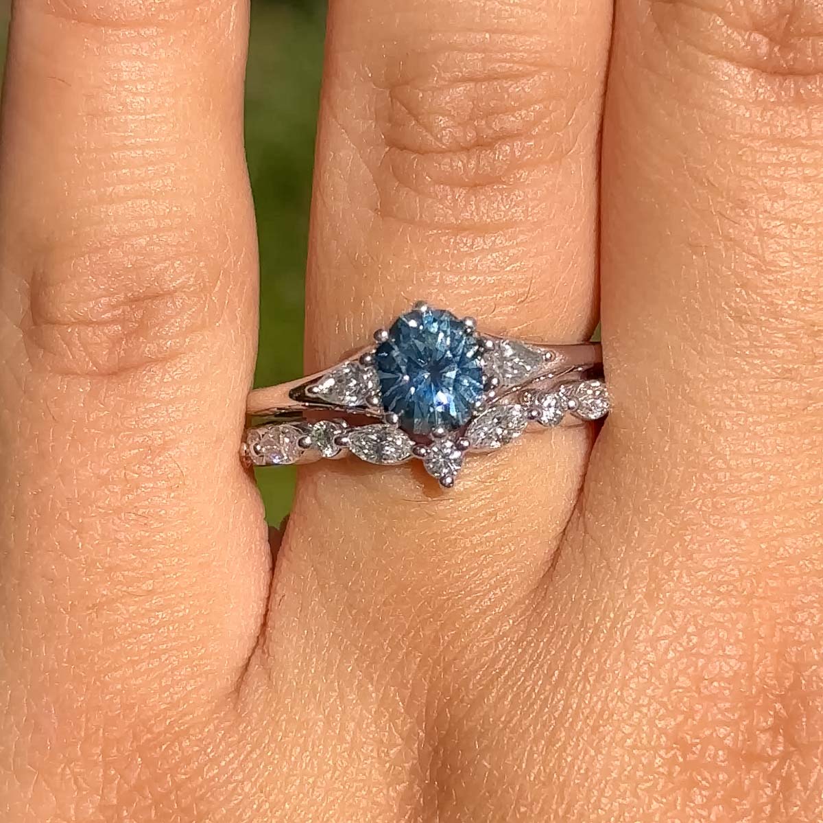 The "Virona" ring in 18K white gold with a 1.03-carat Montana sapphire, alongside the "Alzette" band in 18K white gold