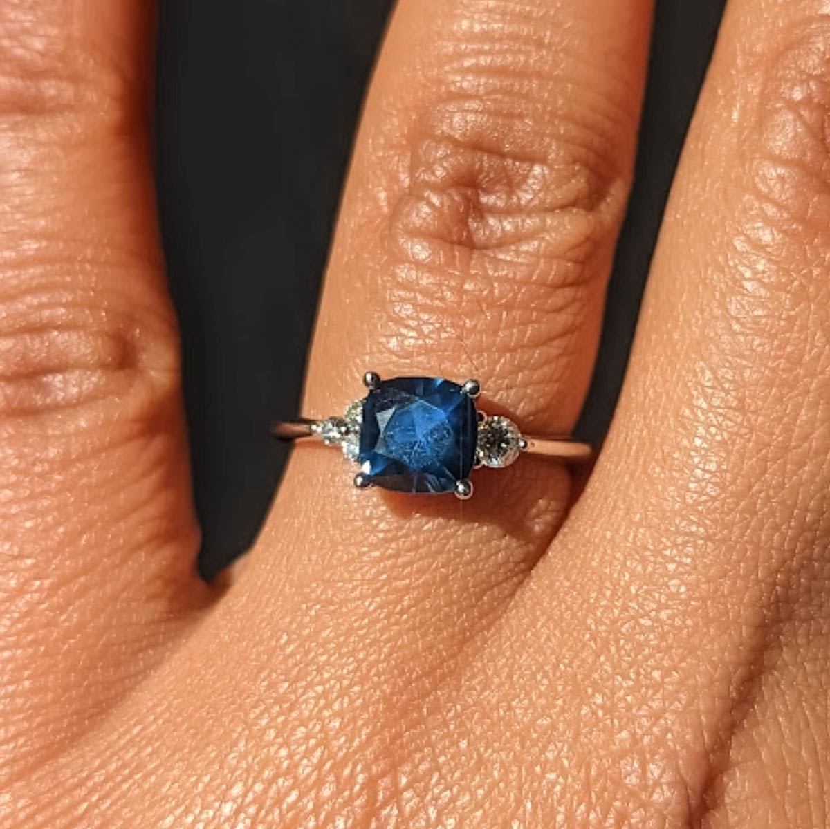 The "Erythia" ring in platinum with 1.89-Carat Montana Sapphire