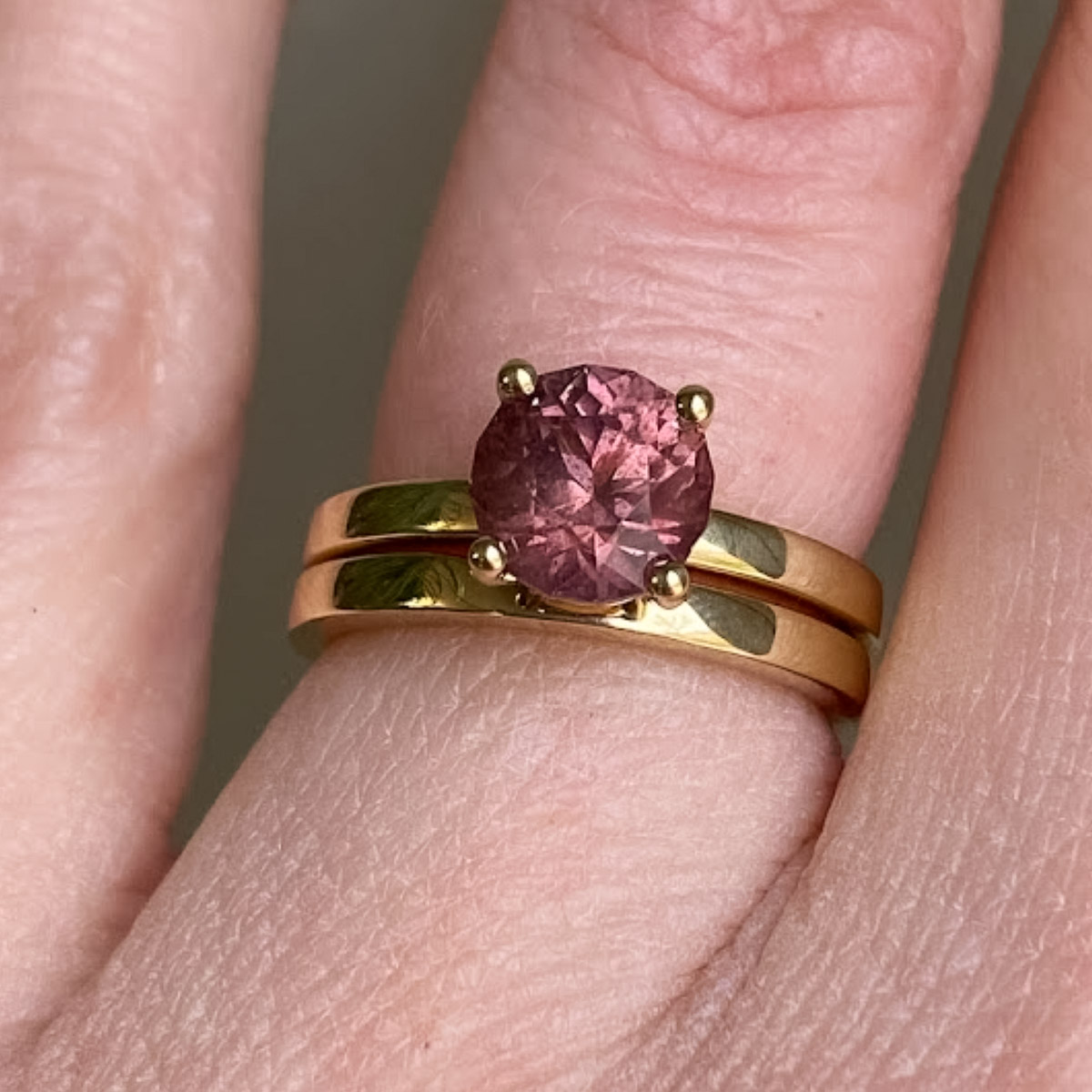 The "Clarice" ring in 18K yellow gold with 2.30-Carat Umba Sapphire alongside the custom-fit notched band n 18K yellow gold