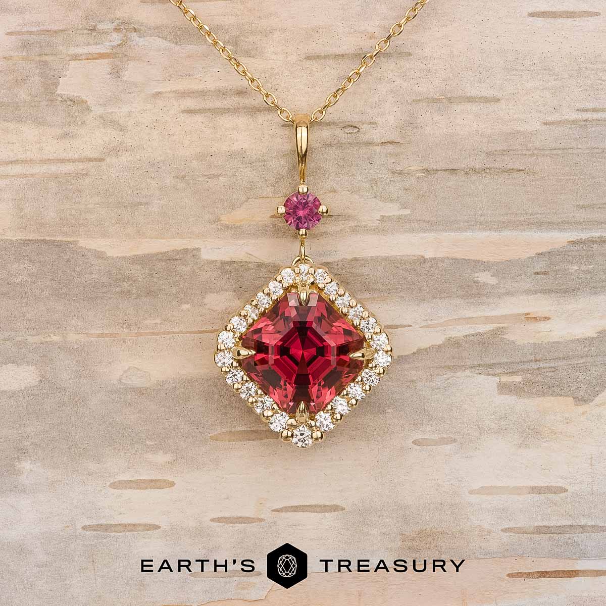 A custom necklace in 18K yellow gold featuring a 4.62-carat tourmaline
