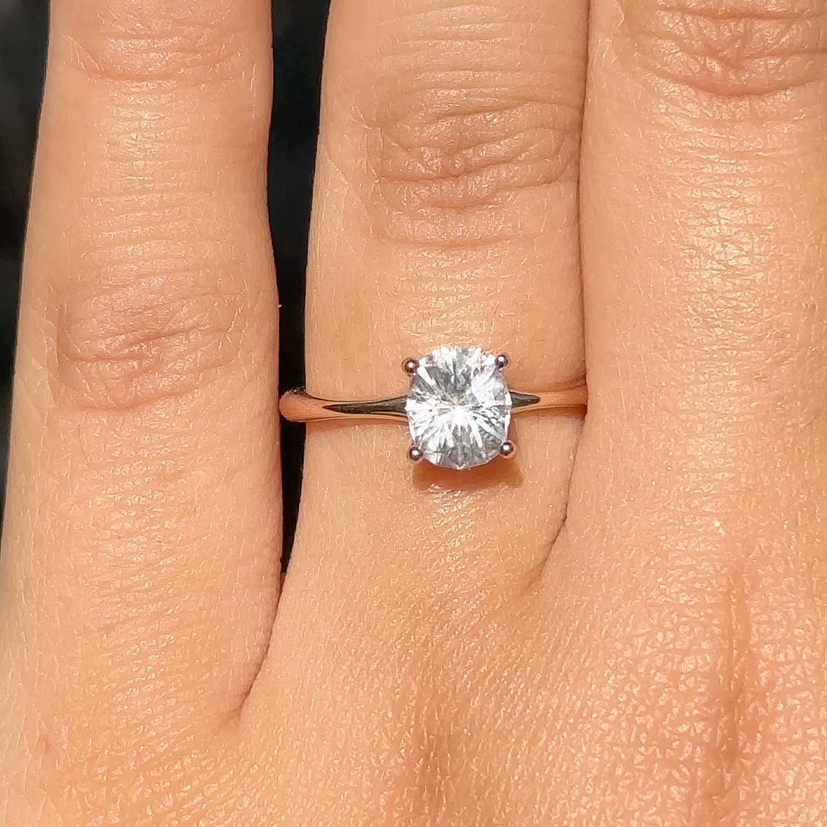 The "Vanessa" ring in 14K rose gold with a 1.37-carat Montana sapphire