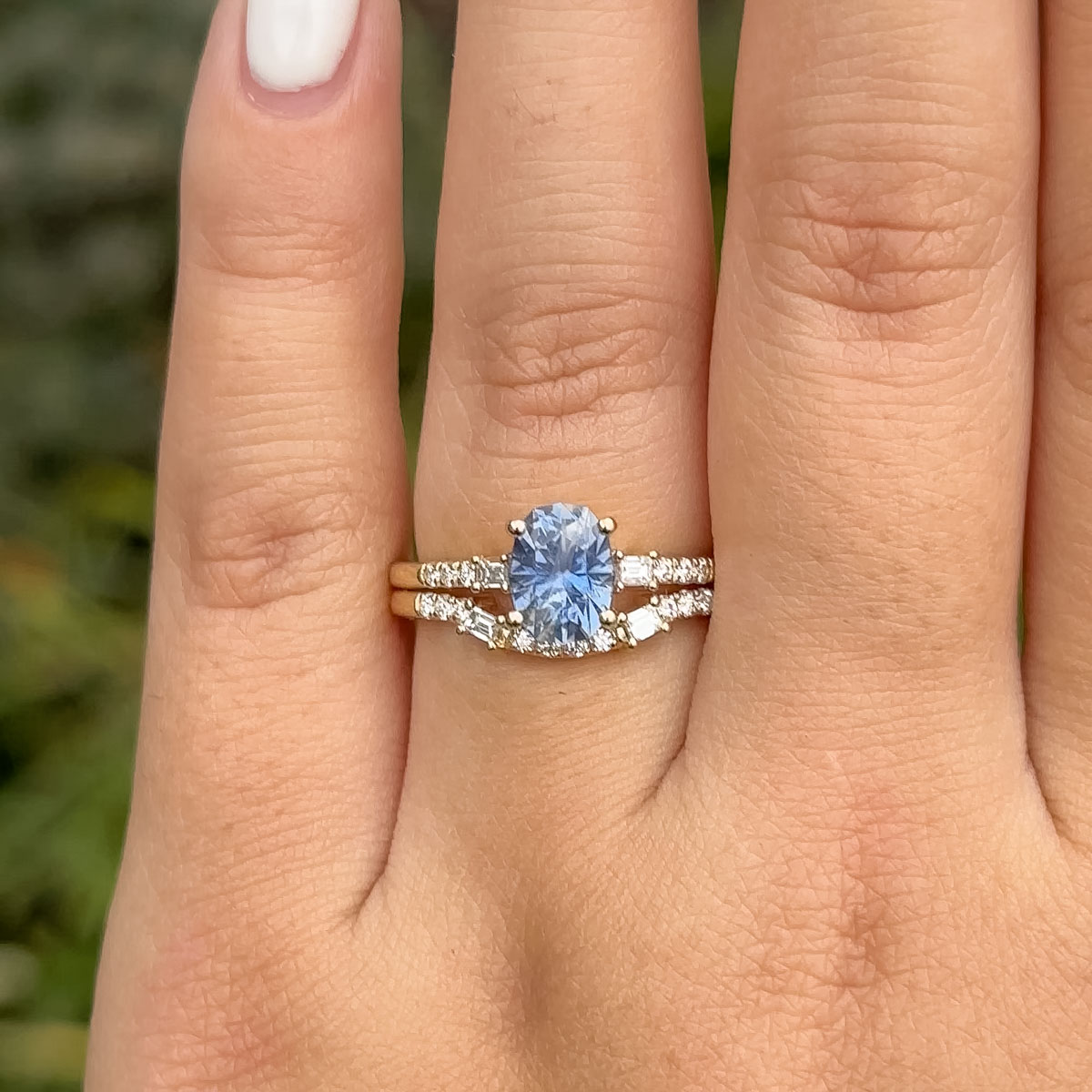 The "Fiona" ring in 18K yellow gold with a 1.80-carat Umba sapphire, alongside the "Fiona" band in 18K yellow gold
