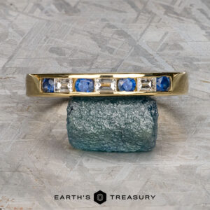 The "Caspian" ring in 18k yellow gold with deep blue sapphires