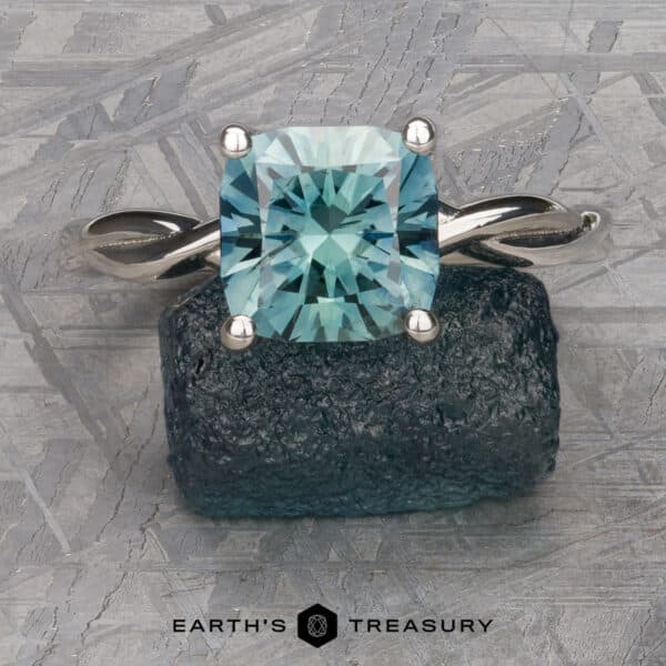 The Lynet ring in platinum with 3.21-carat Montana sapphire The Lynet ring in platinum with 3.21-carat Montana sapphire