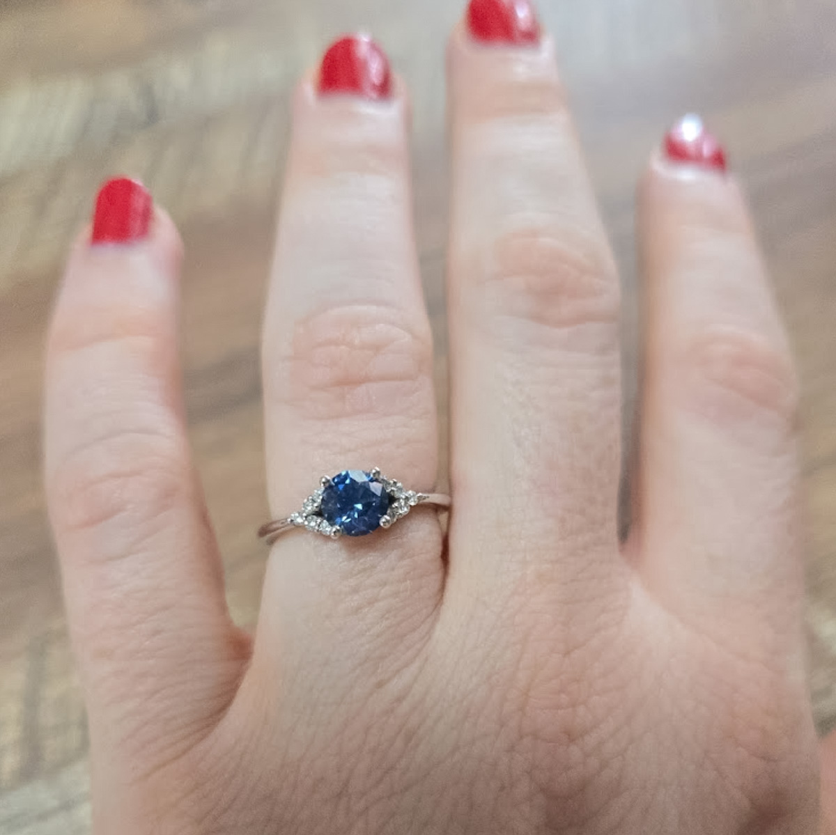 The "Chiron" ring in 14K white gold with 0.94-carat Montana sapphire